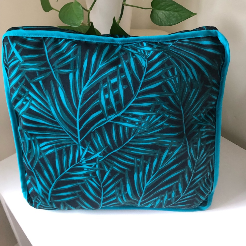 Beautiful Decorative Cushion/Pillow